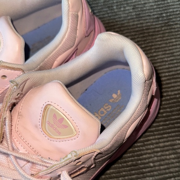 Kylie Adidas Falcon size 10 adidas 2019 Falcon Pink Sneakers 
Great condition - Picture 6 of 8